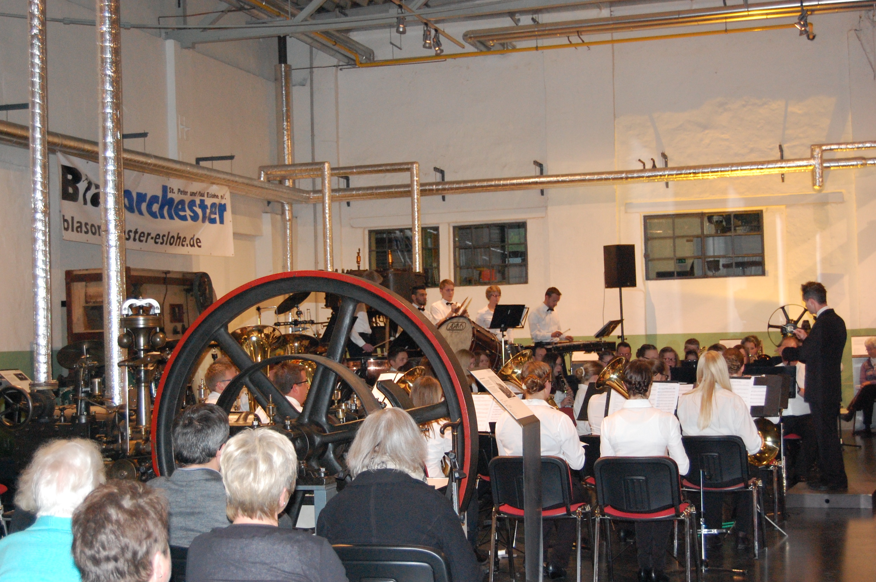 Konzertante Blasmusik füllt Maschinenhalle